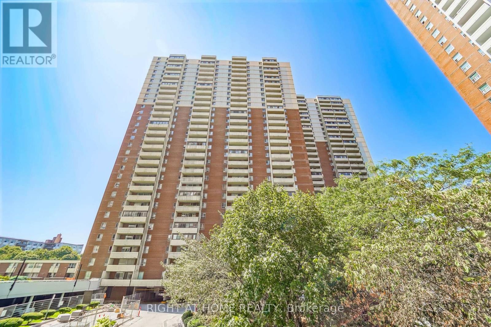 












1611 - 1 MASSEY SQUARE

,
Toronto (Crescent Town),




Ontario
M4C5L4

