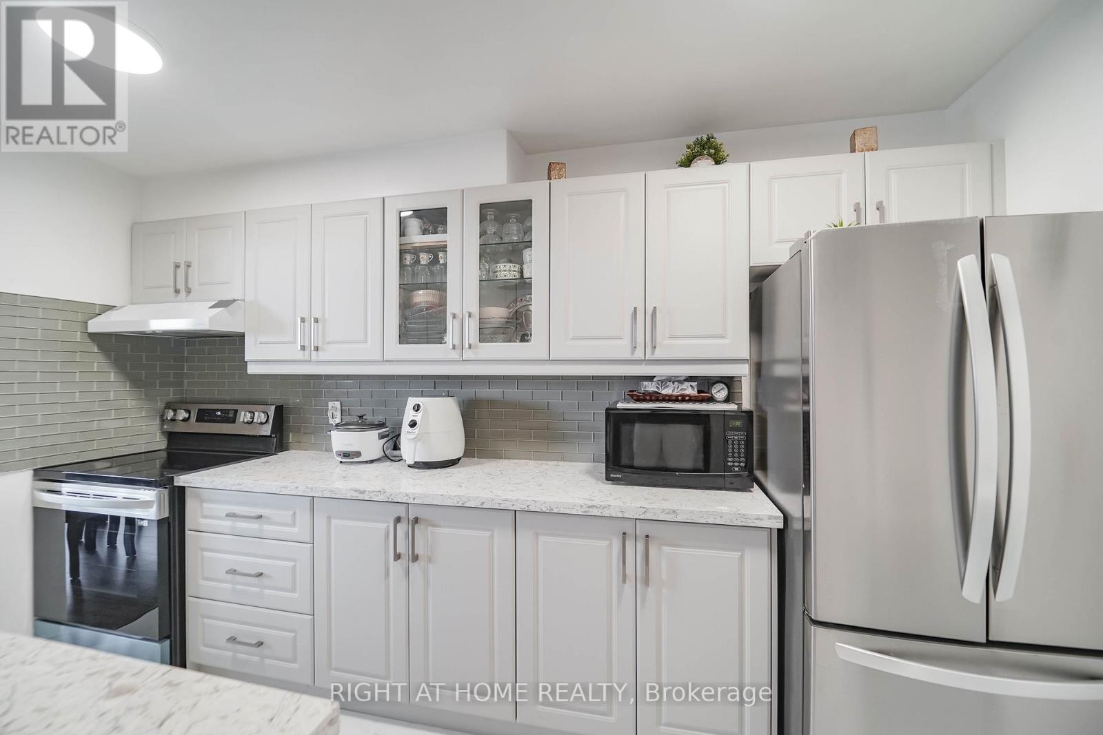 












1611 - 1 MASSEY SQUARE

,
Toronto (Crescent Town),




Ontario
M4C5L4

