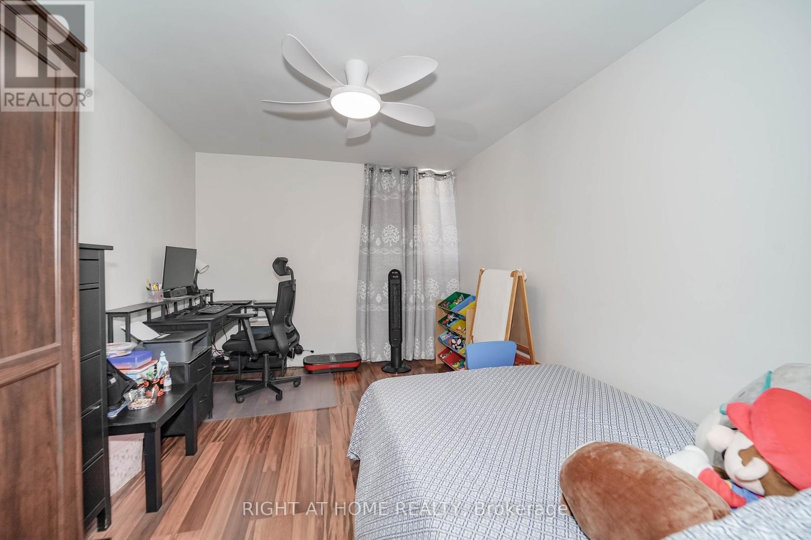 












1611 - 1 MASSEY SQUARE

,
Toronto (Crescent Town),




Ontario
M4C5L4

