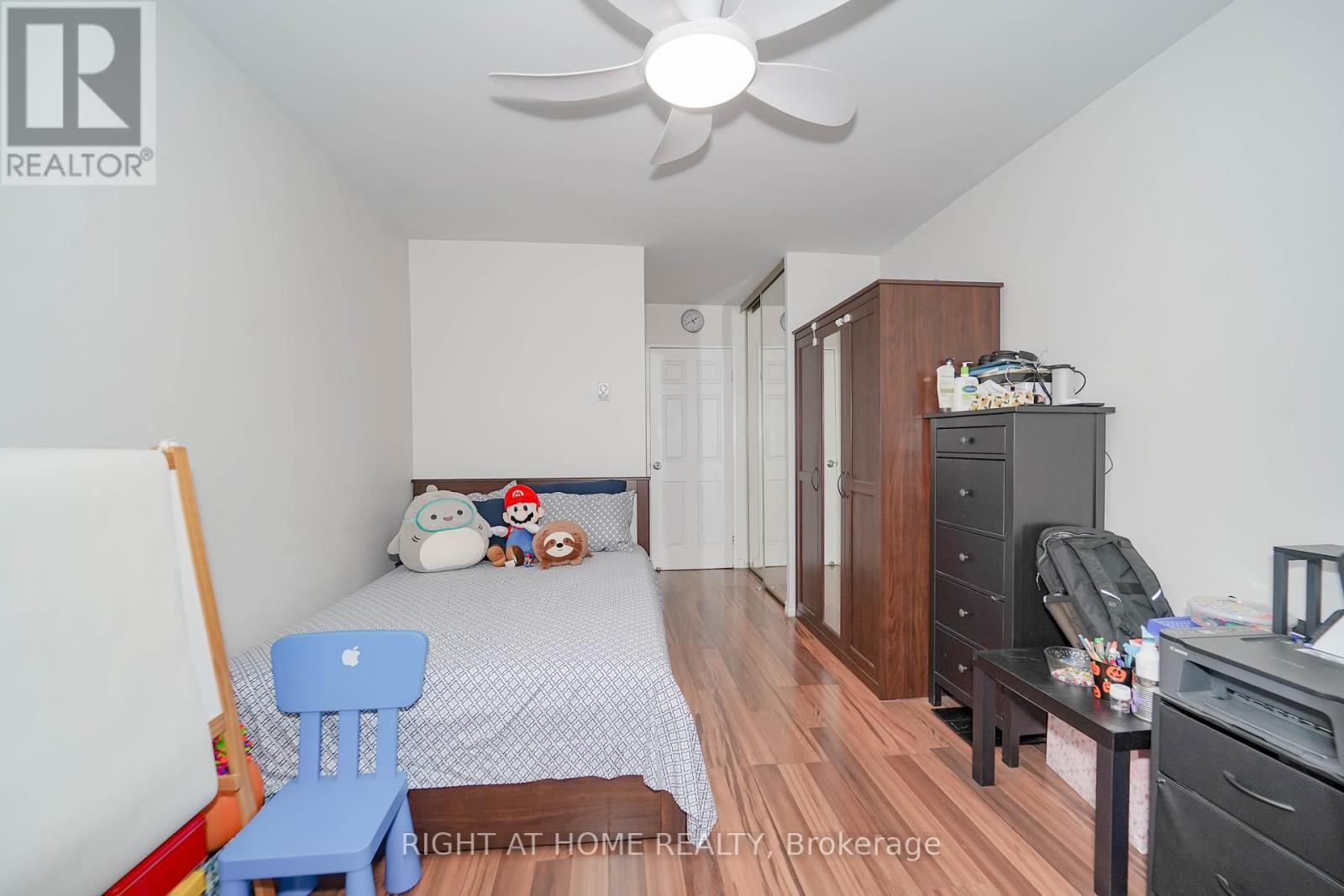












1611 - 1 MASSEY SQUARE

,
Toronto (Crescent Town),




Ontario
M4C5L4

