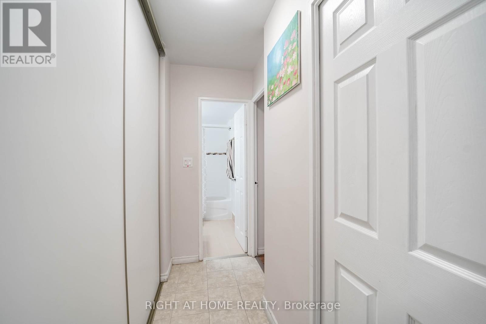 












1611 - 1 MASSEY SQUARE

,
Toronto (Crescent Town),




Ontario
M4C5L4

