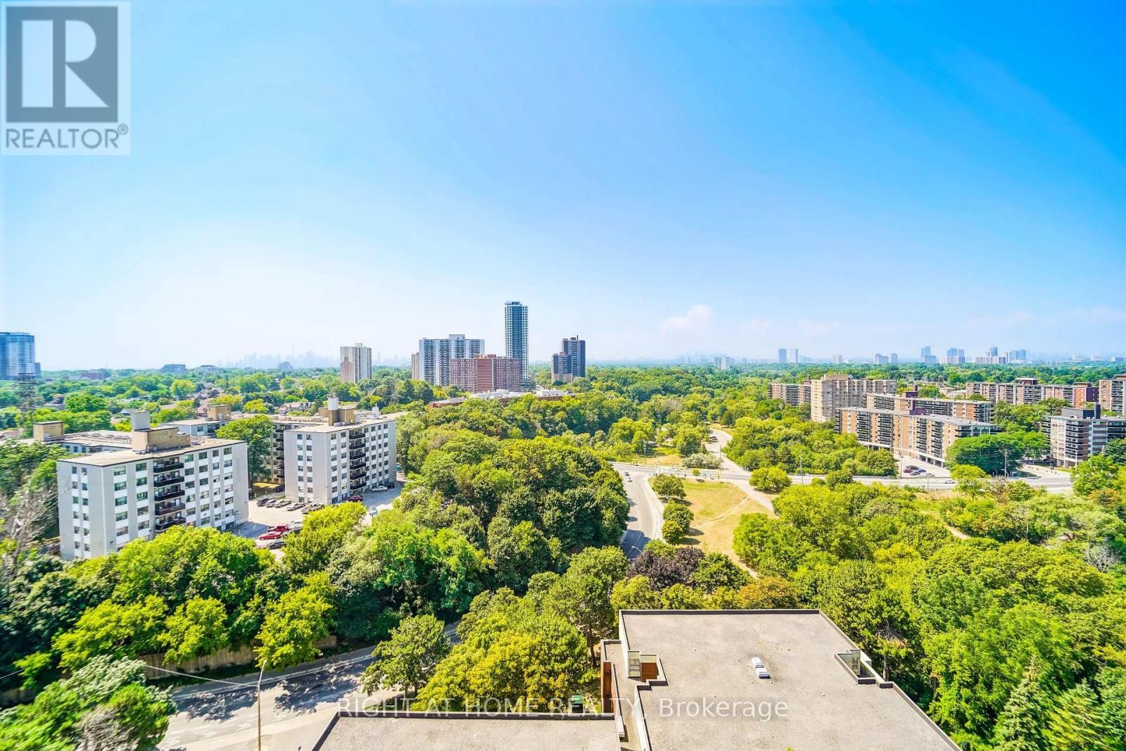 












1611 - 1 MASSEY SQUARE

,
Toronto (Crescent Town),




Ontario
M4C5L4

