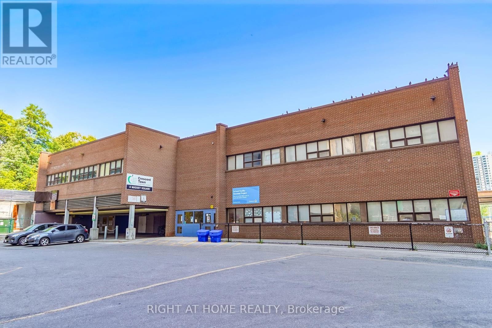 












1611 - 1 MASSEY SQUARE

,
Toronto (Crescent Town),




Ontario
M4C5L4

