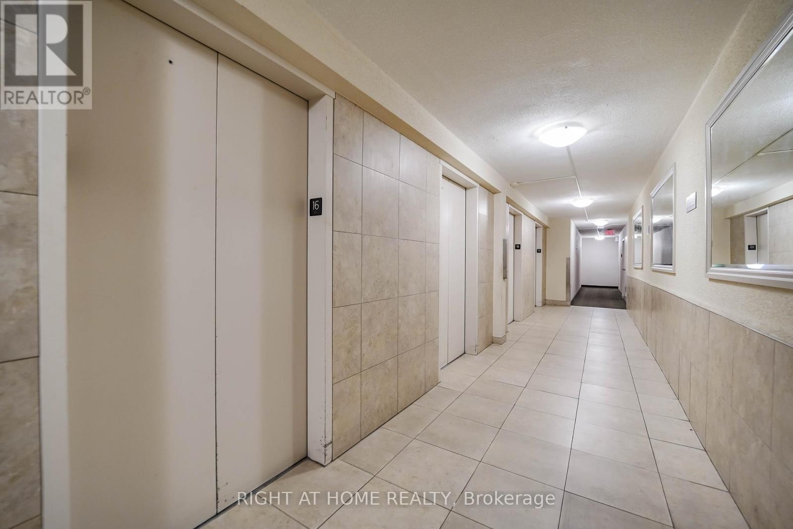 












1611 - 1 MASSEY SQUARE

,
Toronto (Crescent Town),




Ontario
M4C5L4


