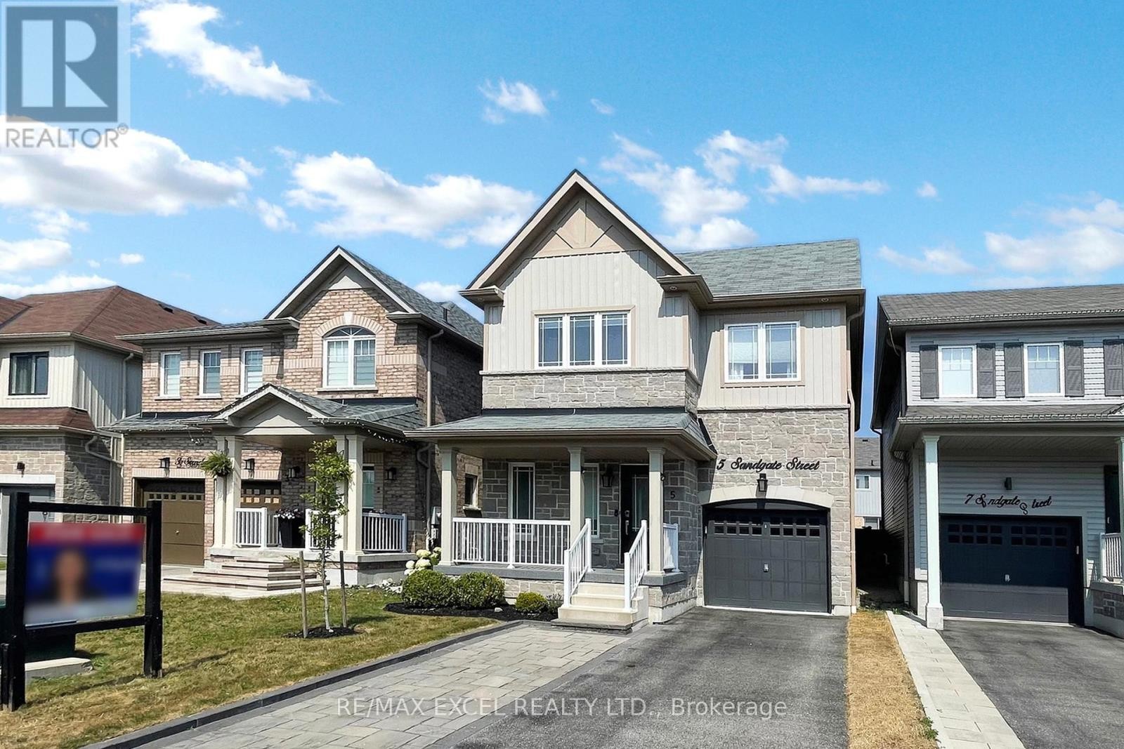 












5 SANDGATE STREET

,
Whitby (Taunton North),




Ontario
L1R0L3

