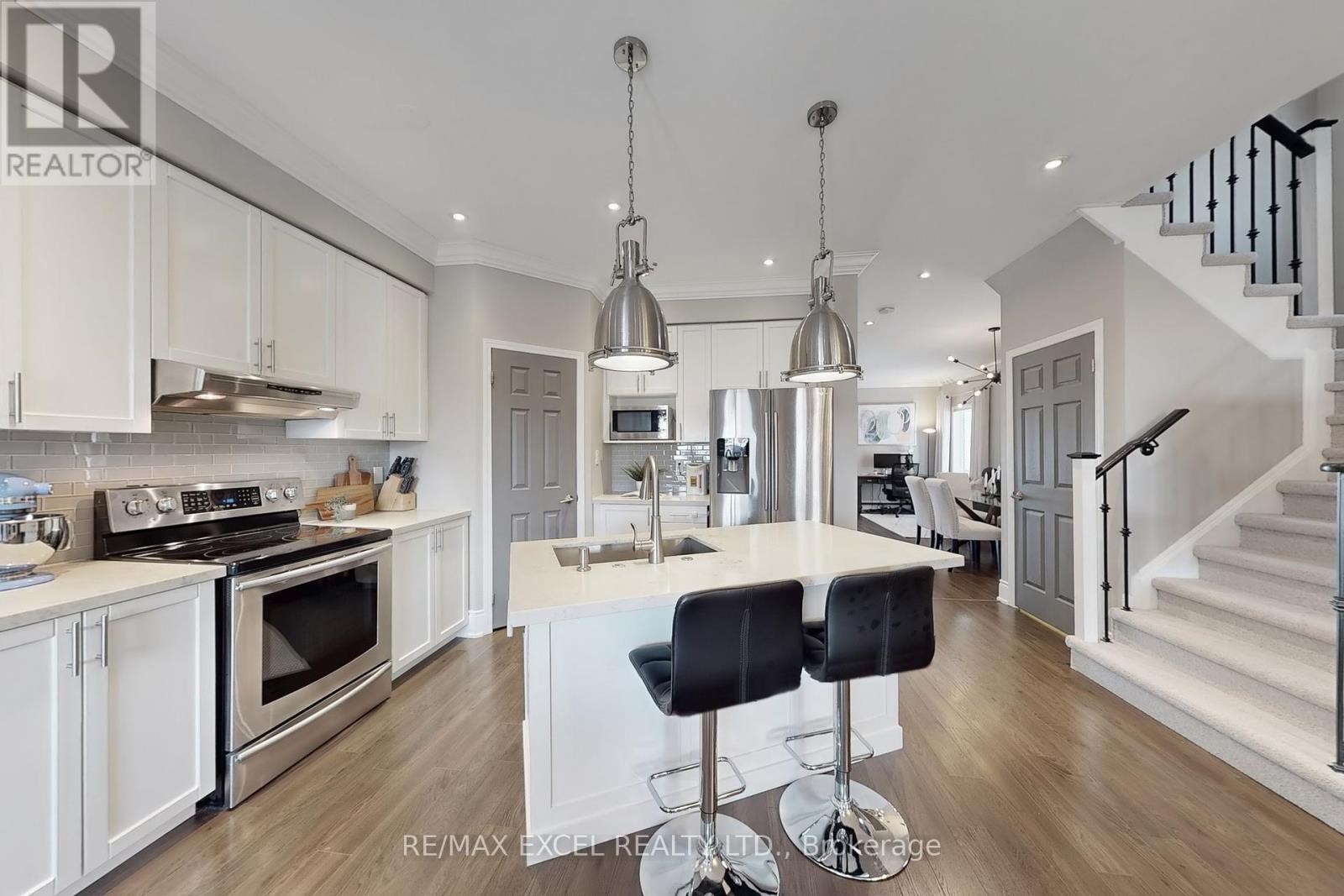 












5 SANDGATE STREET

,
Whitby (Taunton North),




Ontario
L1R0L3

