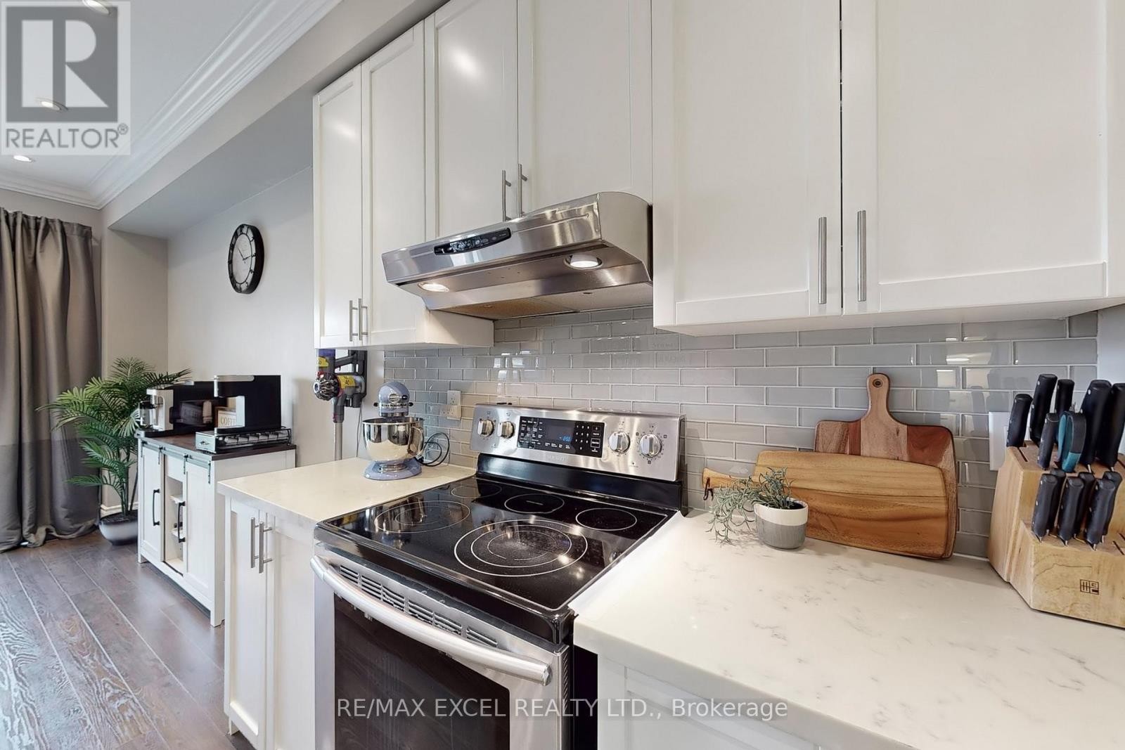 












5 SANDGATE STREET

,
Whitby (Taunton North),




Ontario
L1R0L3

