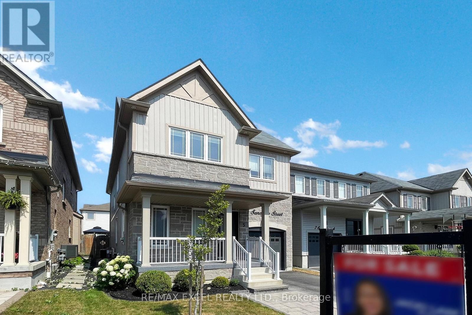 












5 SANDGATE STREET

,
Whitby (Taunton North),




Ontario
L1R0L3

