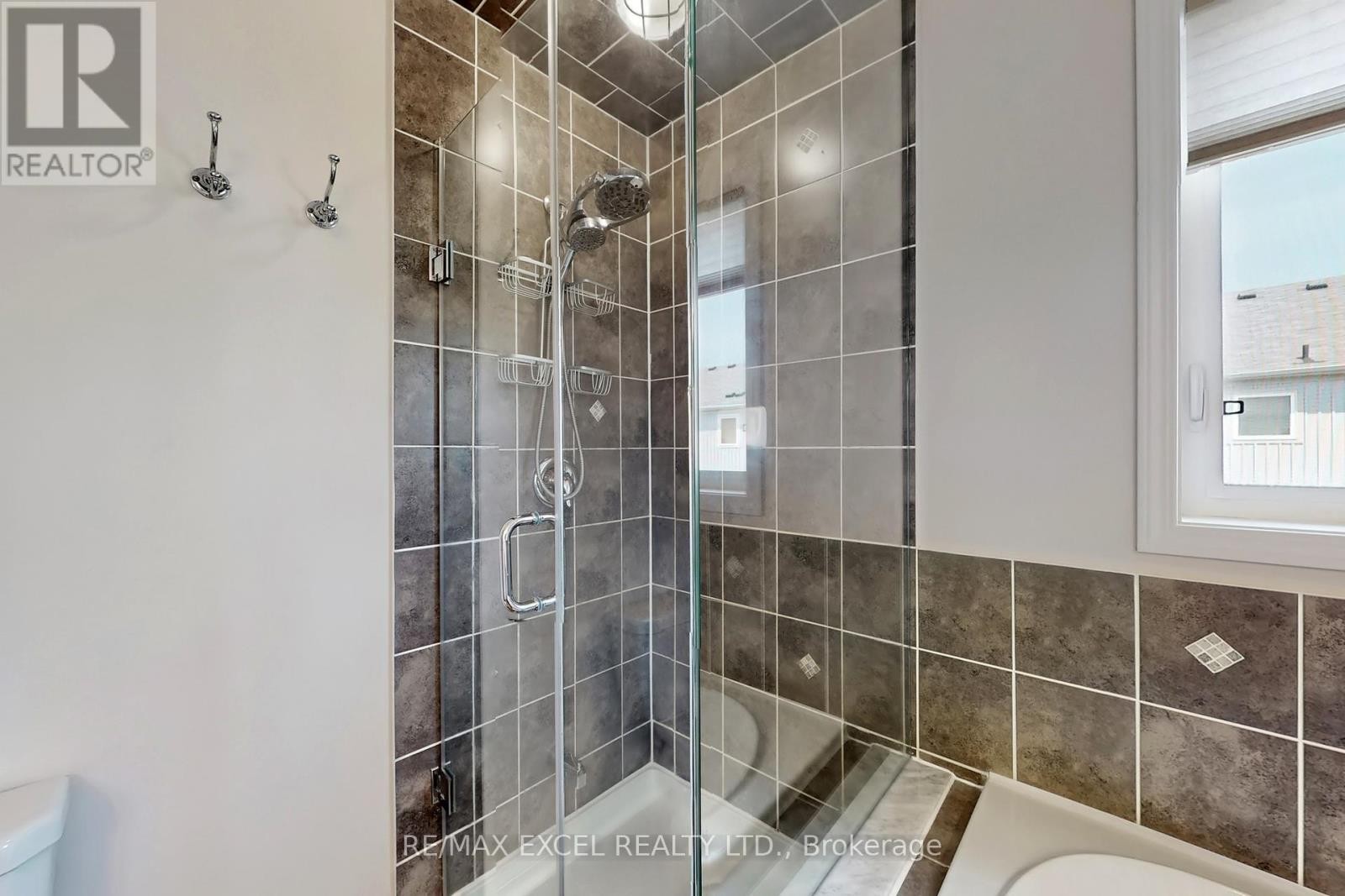 












5 SANDGATE STREET

,
Whitby (Taunton North),




Ontario
L1R0L3


