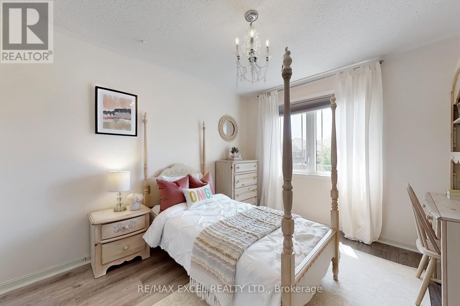 












5 SANDGATE STREET

,
Whitby (Taunton North),




Ontario
L1R0L3


