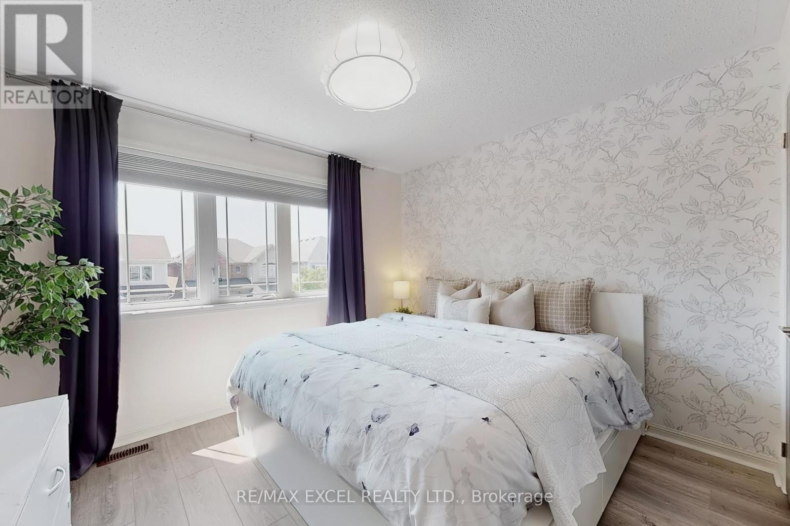 












5 SANDGATE STREET

,
Whitby (Taunton North),




Ontario
L1R0L3

