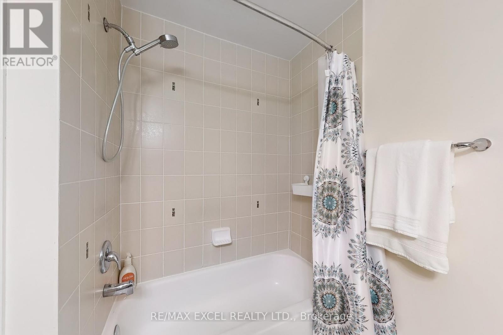












5 SANDGATE STREET

,
Whitby (Taunton North),




Ontario
L1R0L3

