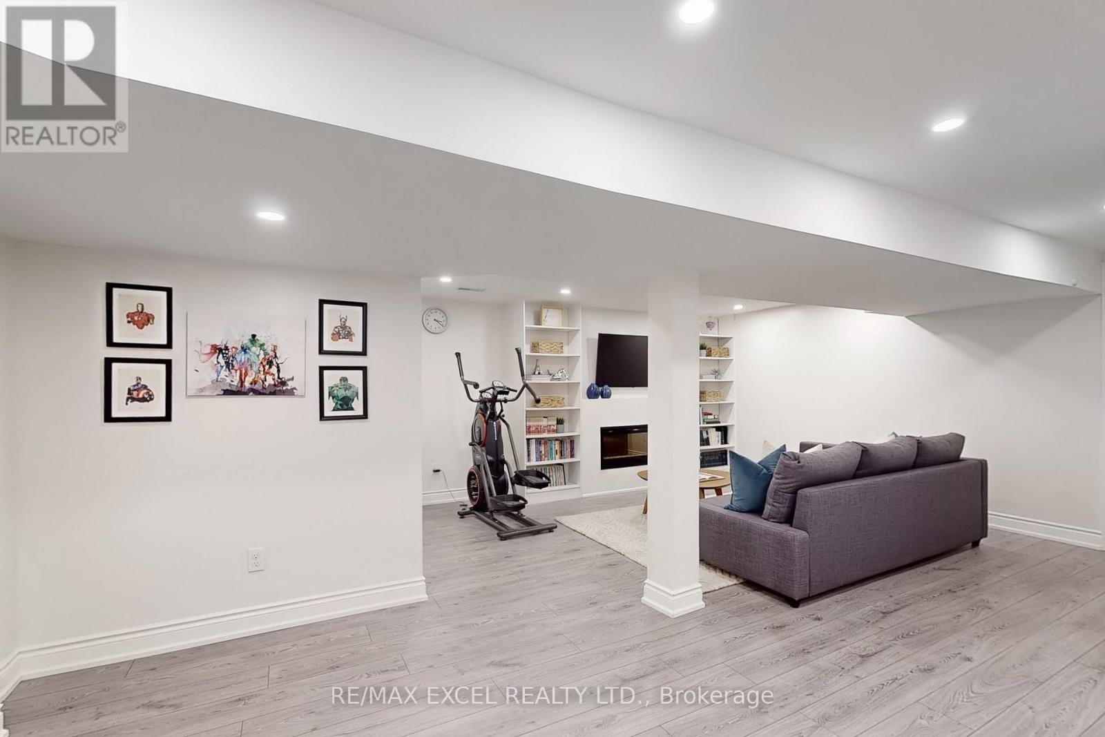












5 SANDGATE STREET

,
Whitby (Taunton North),




Ontario
L1R0L3

