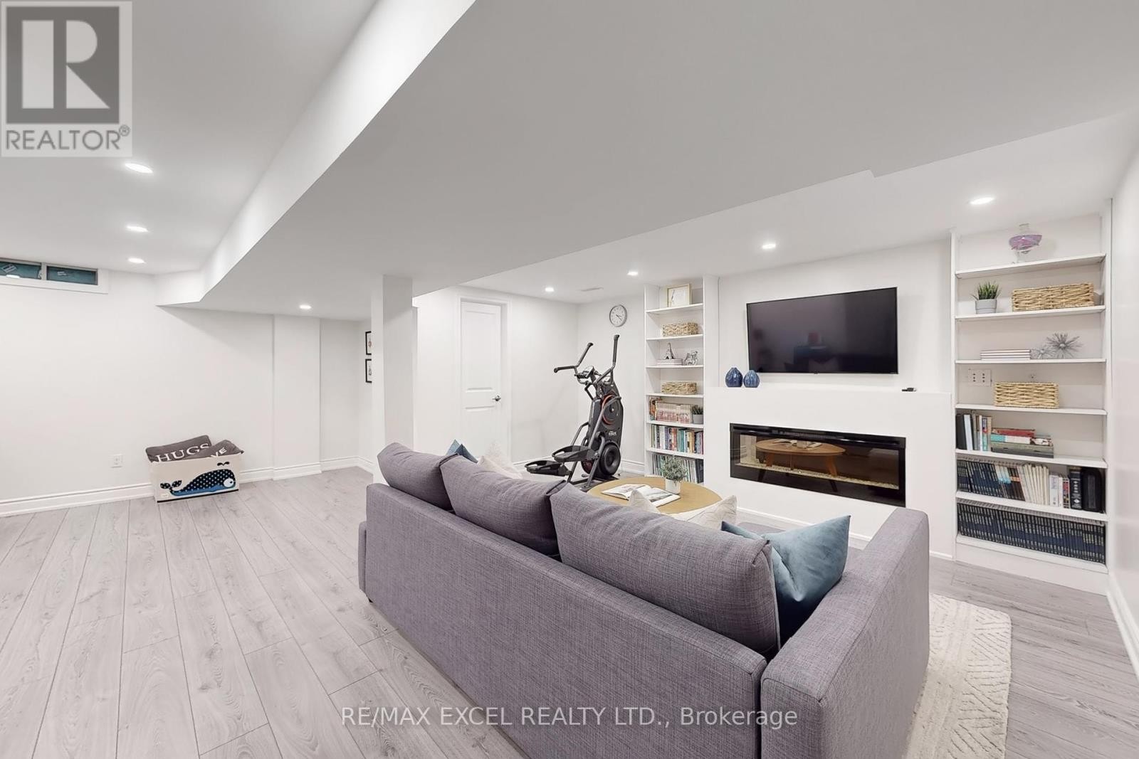 












5 SANDGATE STREET

,
Whitby (Taunton North),




Ontario
L1R0L3

