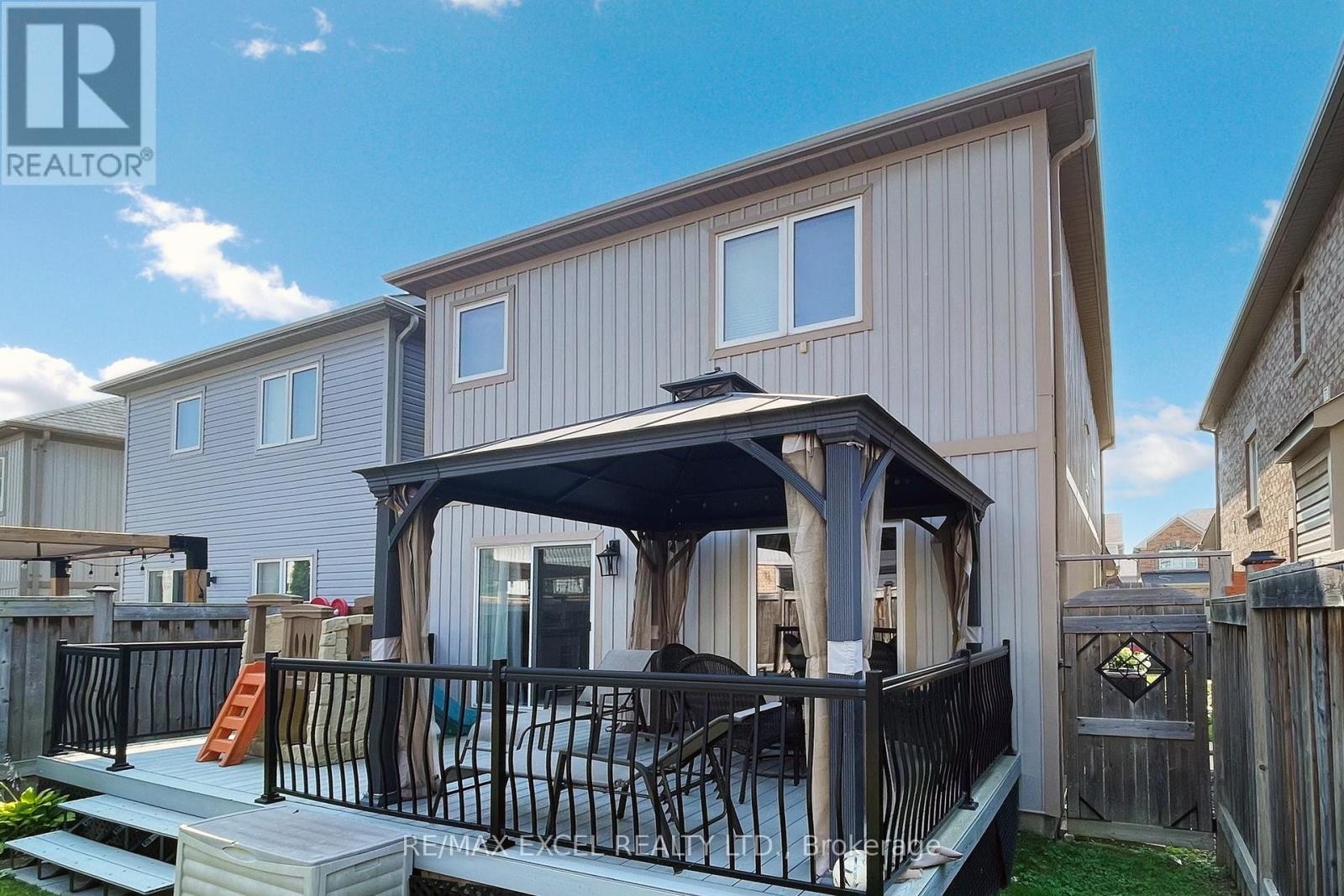 












5 SANDGATE STREET

,
Whitby (Taunton North),




Ontario
L1R0L3

