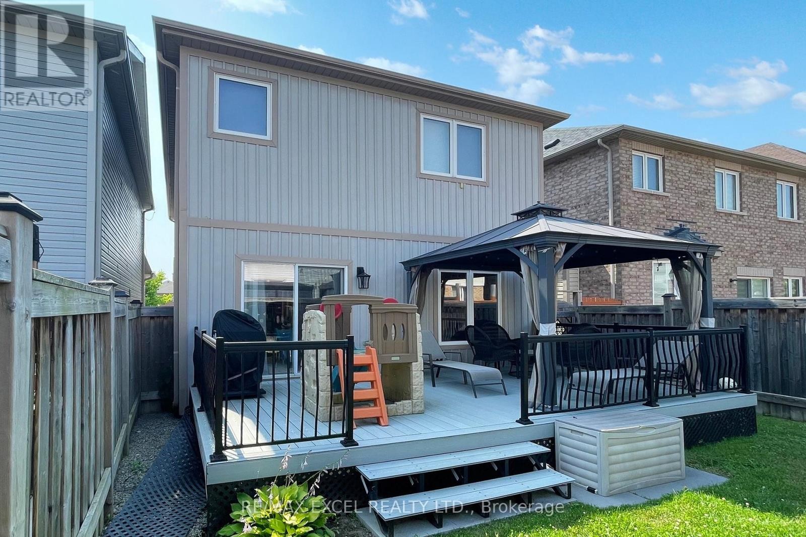 












5 SANDGATE STREET

,
Whitby (Taunton North),




Ontario
L1R0L3

