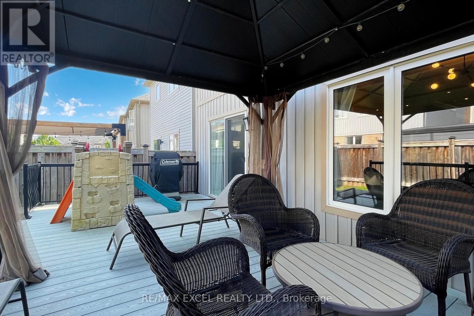 












5 SANDGATE STREET

,
Whitby (Taunton North),




Ontario
L1R0L3

