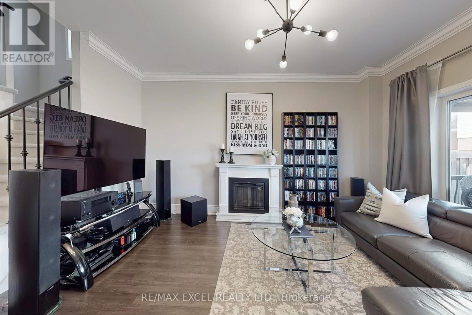 












5 SANDGATE STREET

,
Whitby (Taunton North),




Ontario
L1R0L3

