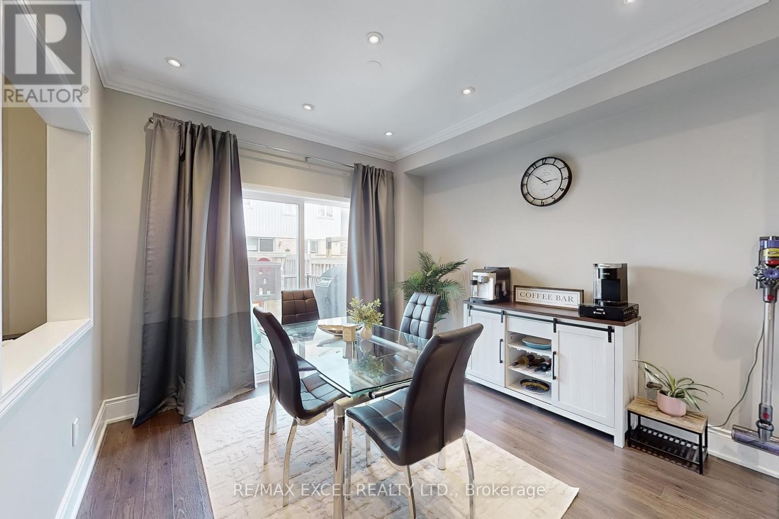 












5 SANDGATE STREET

,
Whitby (Taunton North),




Ontario
L1R0L3


