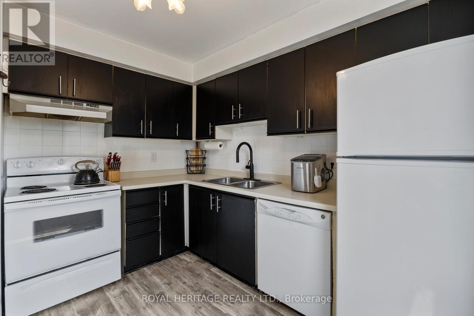 












1471 CONNERY CRESCENT

,
Oshawa (Lakeview),




Ontario
L1J8E5


