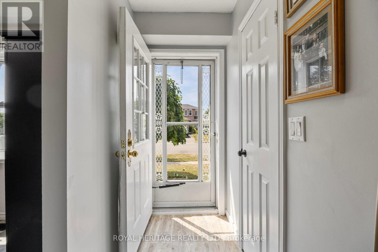 












1471 CONNERY CRESCENT

,
Oshawa (Lakeview),




Ontario
L1J8E5

