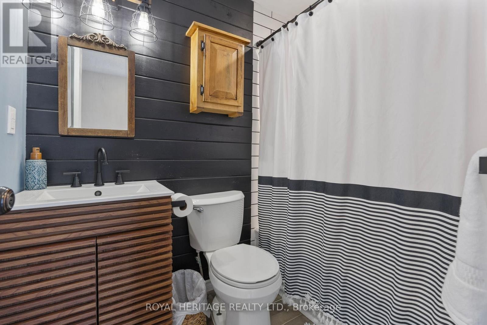 












1471 CONNERY CRESCENT

,
Oshawa (Lakeview),




Ontario
L1J8E5

