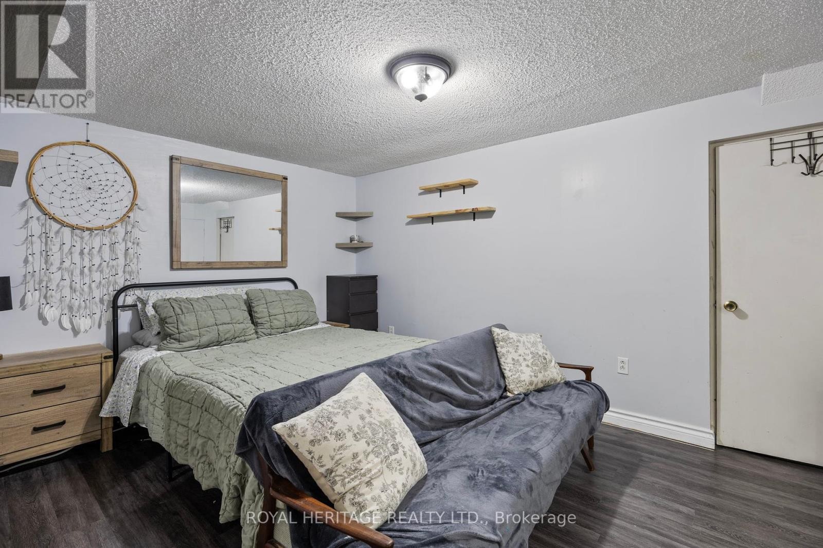 












1471 CONNERY CRESCENT

,
Oshawa (Lakeview),




Ontario
L1J8E5

