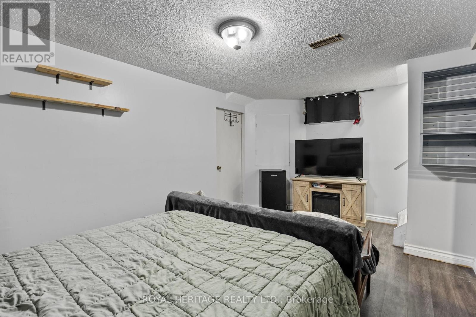 












1471 CONNERY CRESCENT

,
Oshawa (Lakeview),




Ontario
L1J8E5

