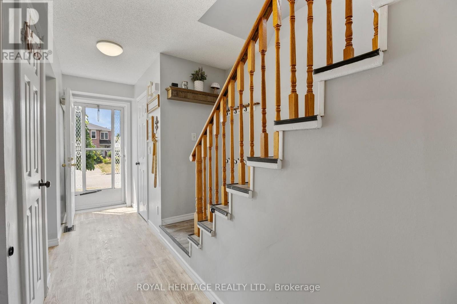 












1471 CONNERY CRESCENT

,
Oshawa (Lakeview),




Ontario
L1J8E5


