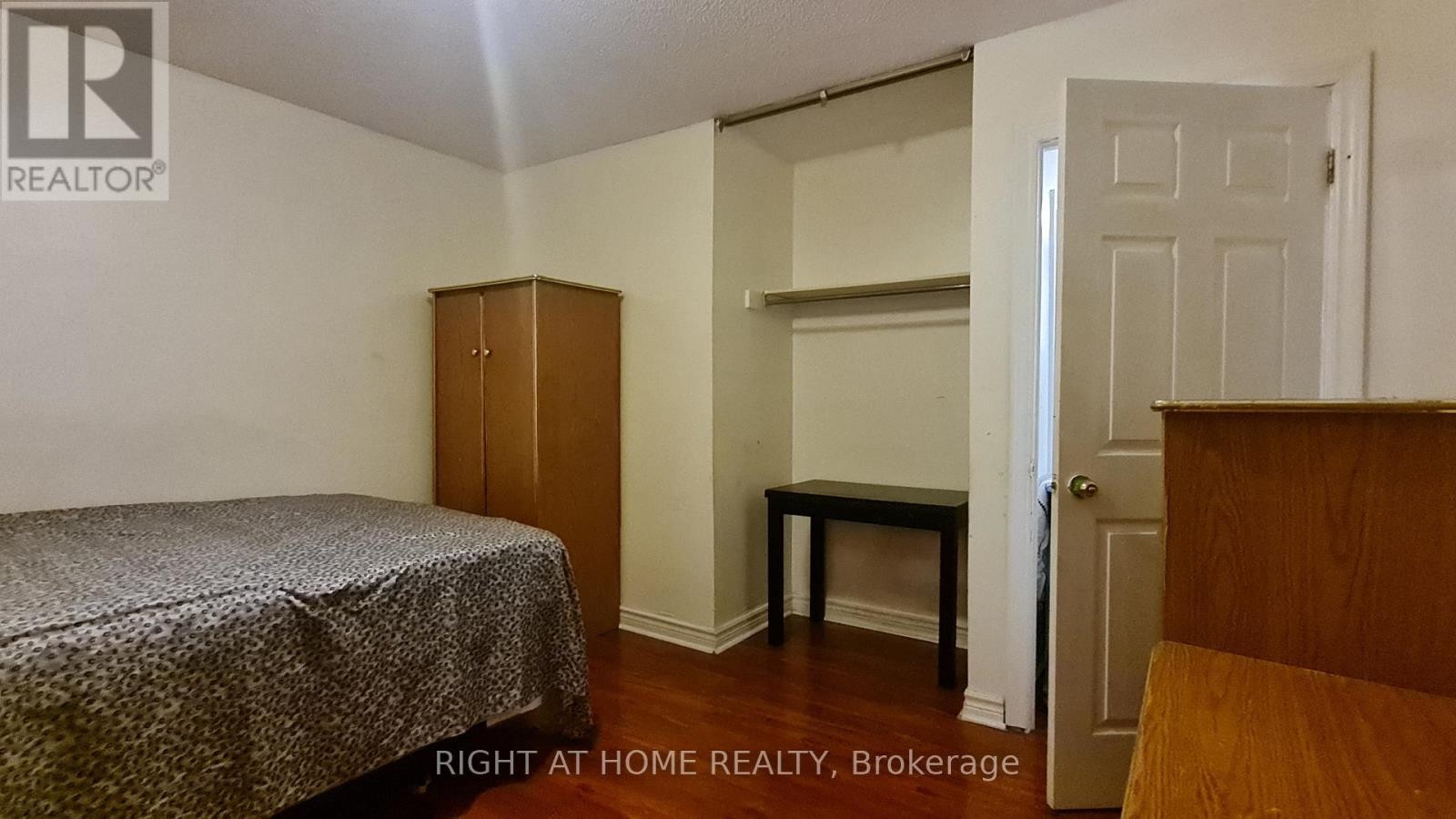 












RM C - 55 LITTLELEAF DRIVE

,
Toronto (Malvern),




Ontario
M1B1Y7

