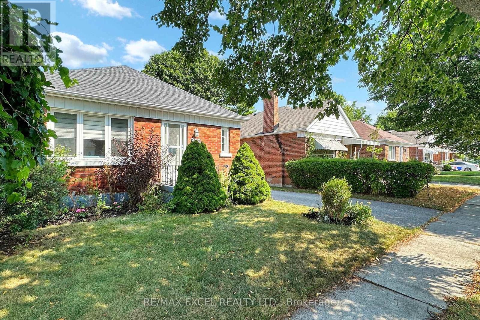 












340 BRUCE STREET

,
Oshawa (Central),




Ontario
L1H1R7


