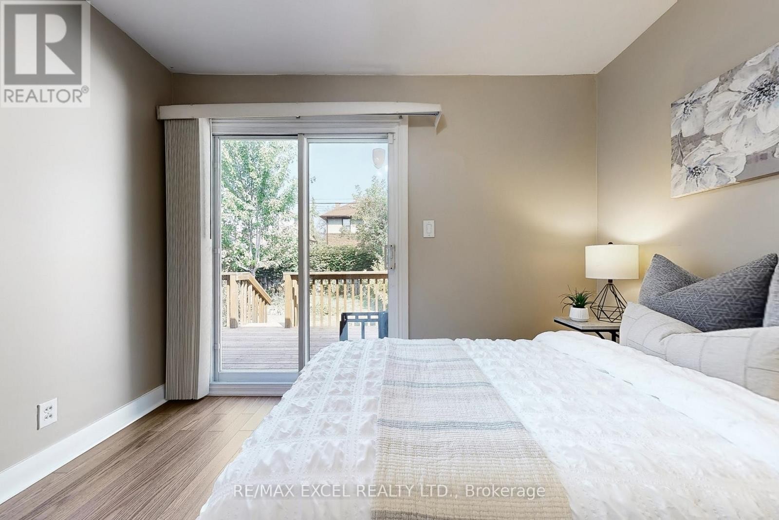 












340 BRUCE STREET

,
Oshawa (Central),




Ontario
L1H1R7

