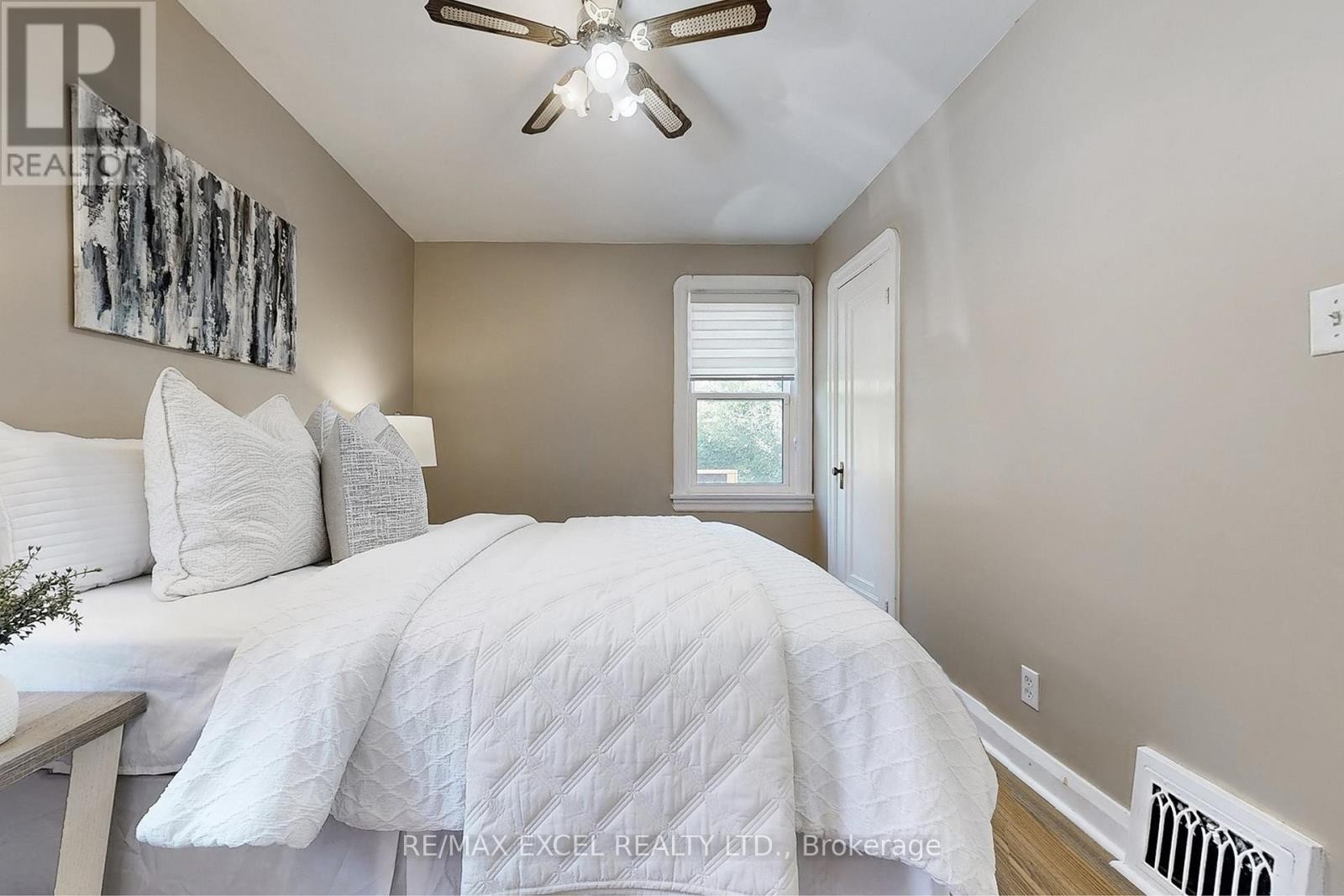 












340 BRUCE STREET

,
Oshawa (Central),




Ontario
L1H1R7

