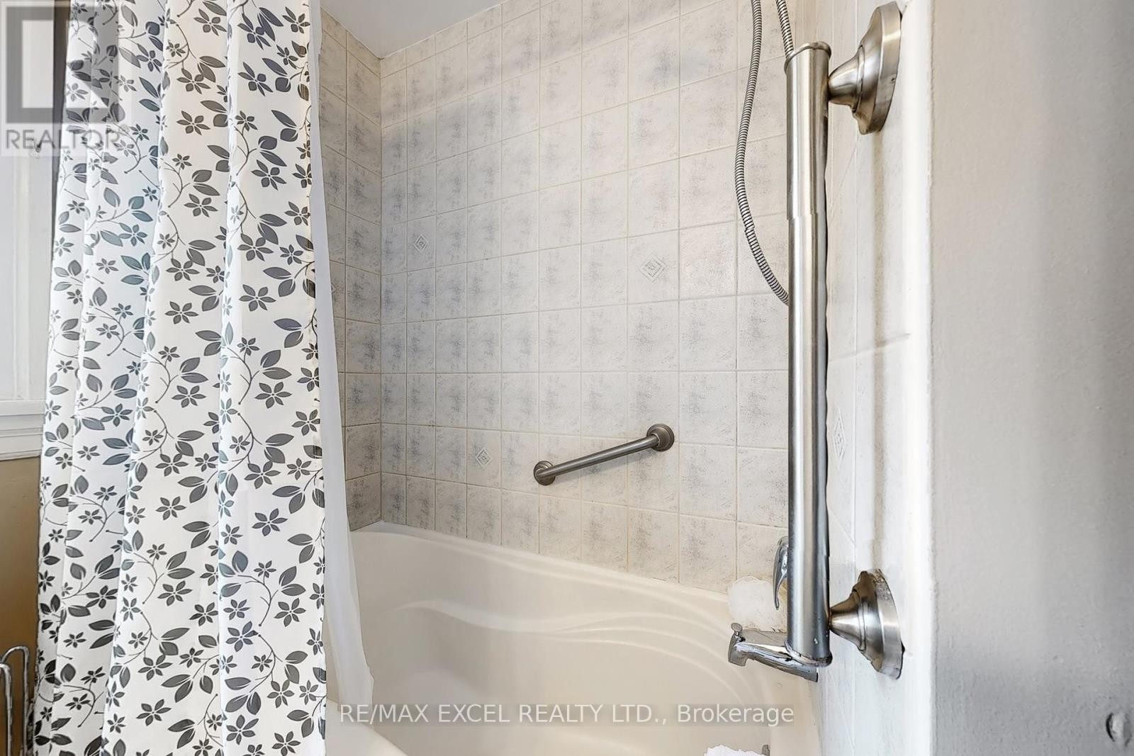 












340 BRUCE STREET

,
Oshawa (Central),




Ontario
L1H1R7

