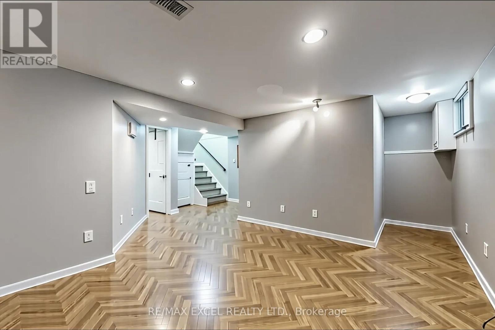 












340 BRUCE STREET

,
Oshawa (Central),




Ontario
L1H1R7

