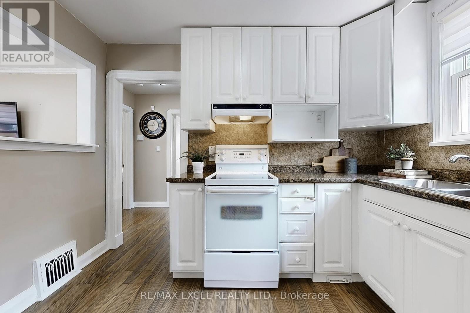 












340 BRUCE STREET

,
Oshawa (Central),




Ontario
L1H1R7

