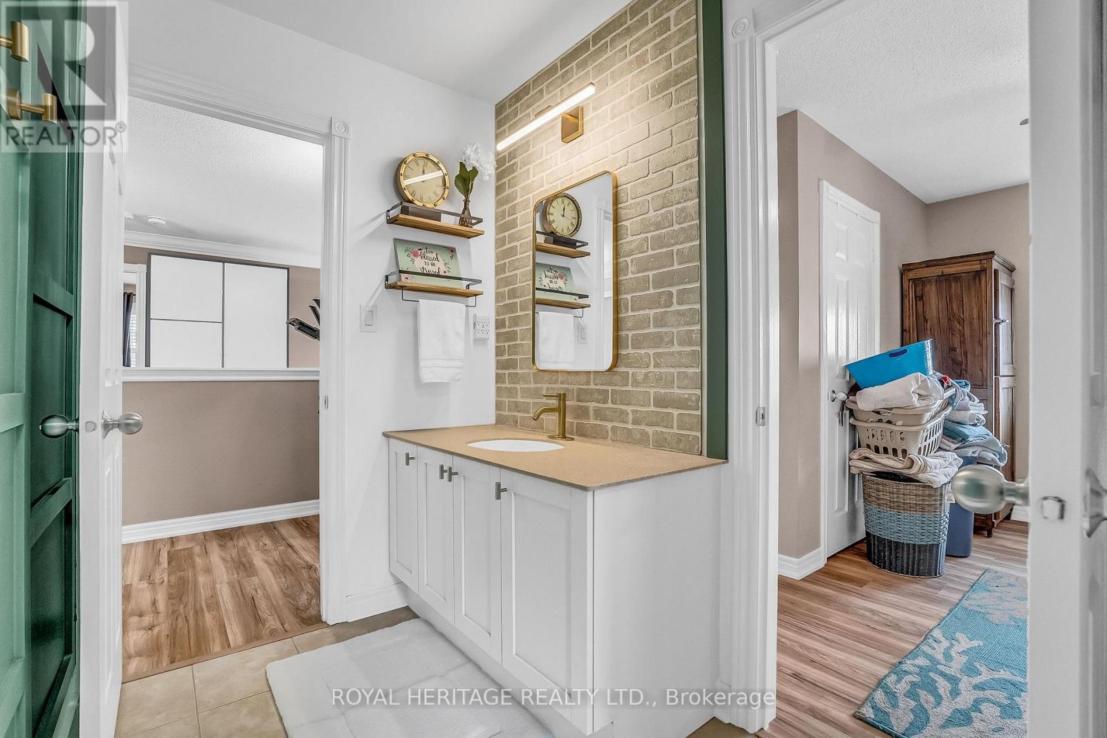 












846 HANMORE COURT

,
Oshawa (Pinecrest),




Ontario
L1K0C5


