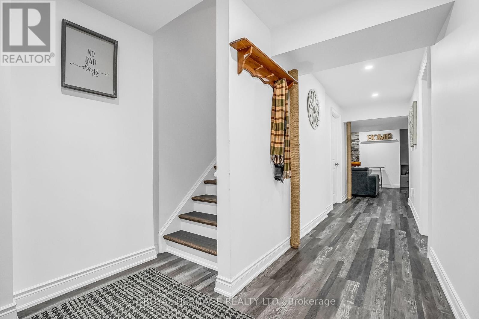 












846 HANMORE COURT

,
Oshawa (Pinecrest),




Ontario
L1K0C5

