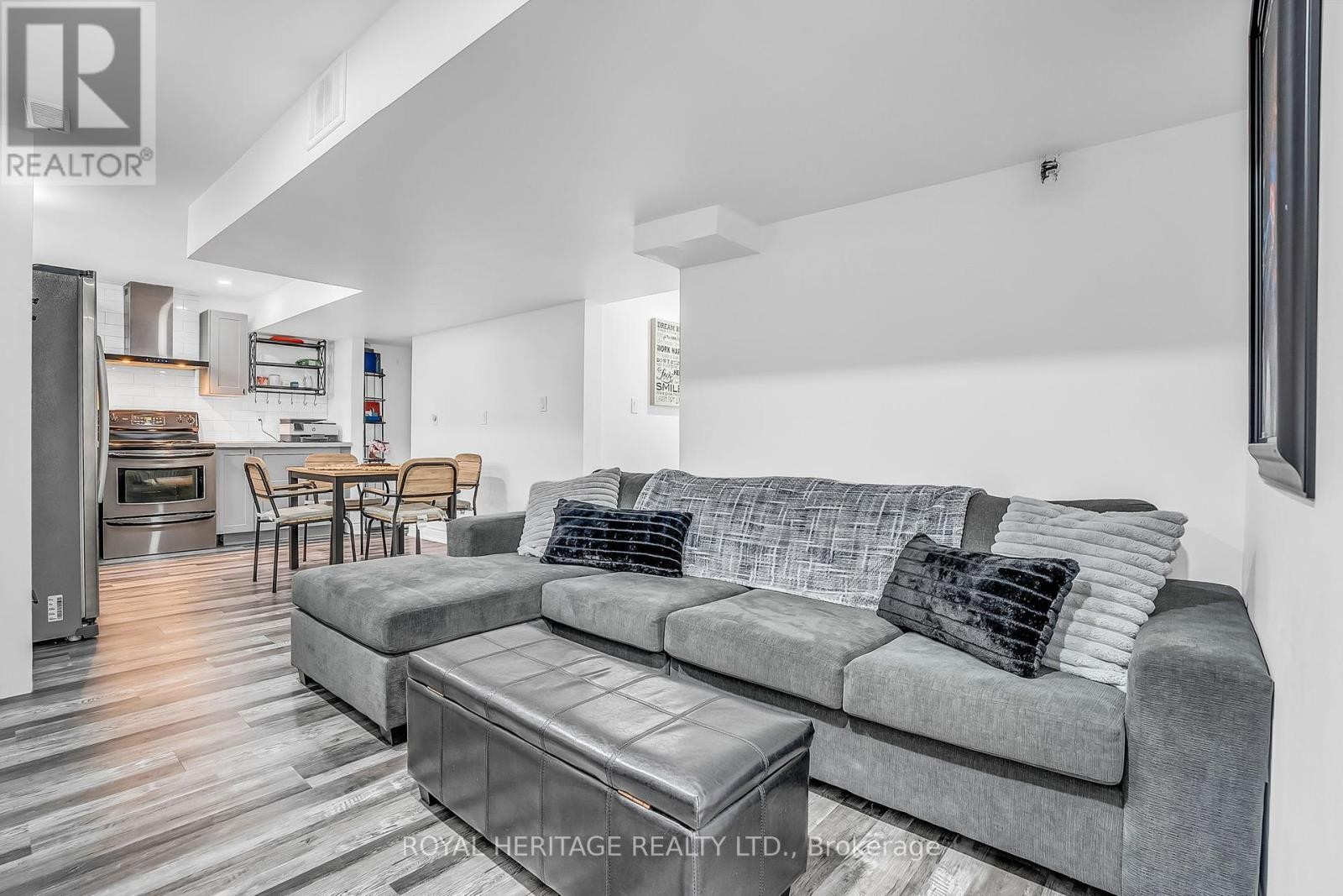 












846 HANMORE COURT

,
Oshawa (Pinecrest),




Ontario
L1K0C5


