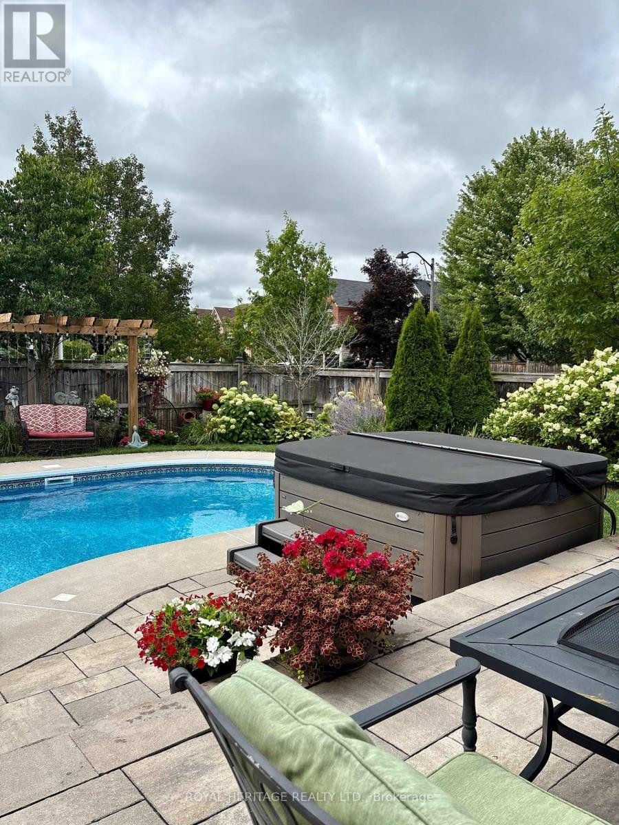 












846 HANMORE COURT

,
Oshawa (Pinecrest),




Ontario
L1K0C5

