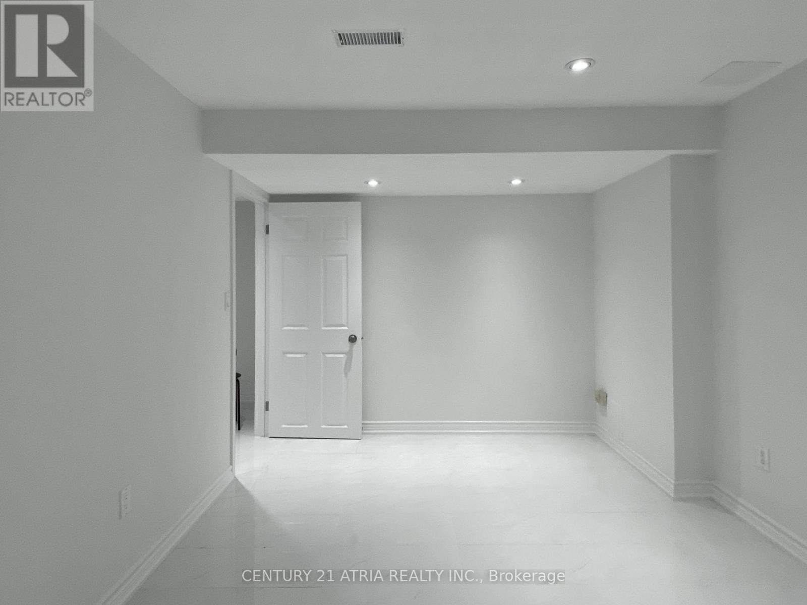 












LOWER - 40 ALANBULL SQUARE

,
Toronto (Milliken),




Ontario
M1V4M1

