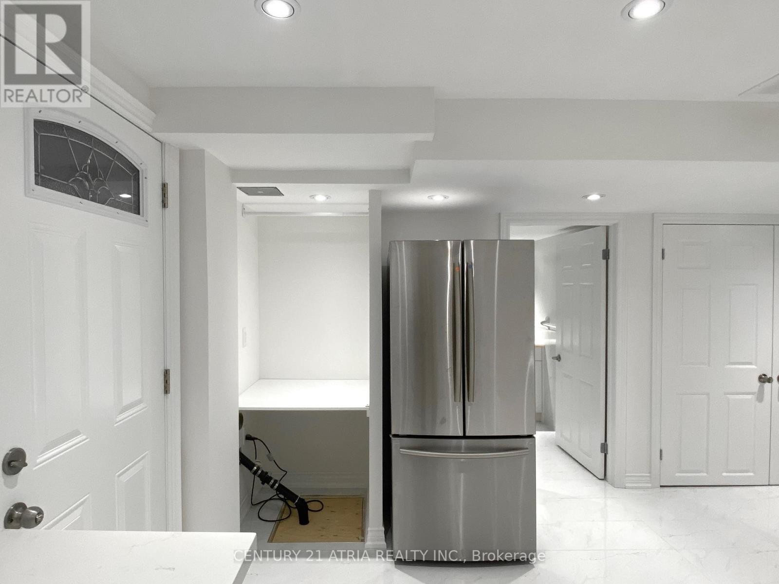 












LOWER - 40 ALANBULL SQUARE

,
Toronto (Milliken),




Ontario
M1V4M1

