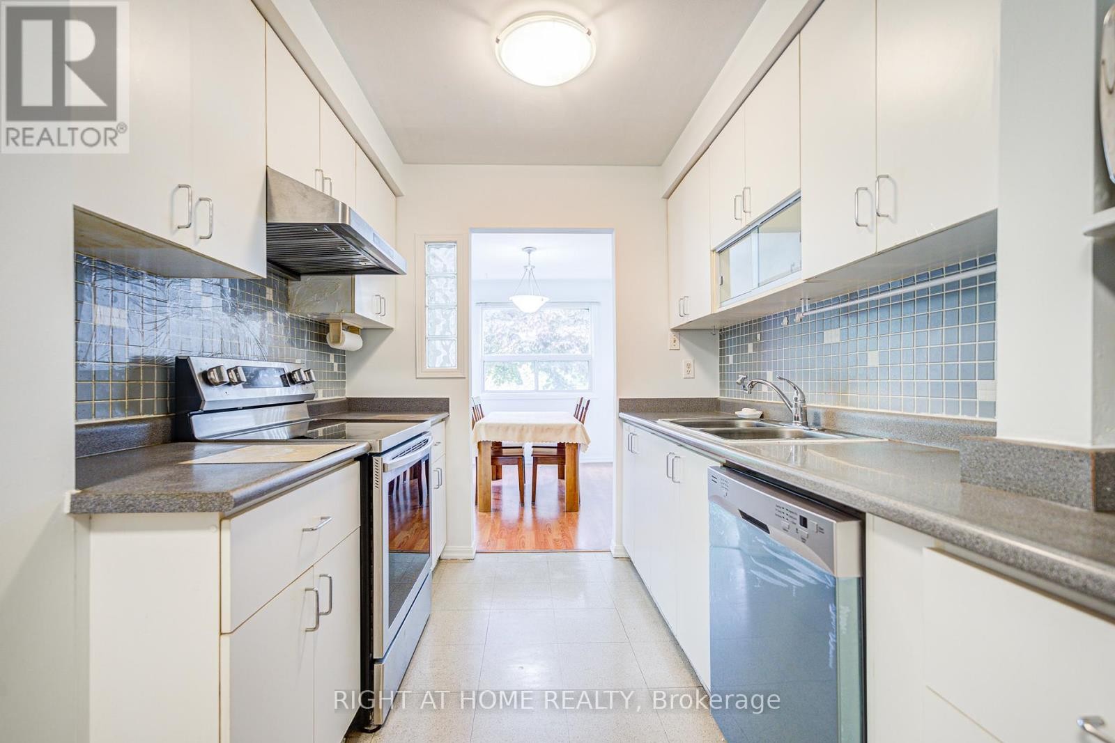 












44 - 55 BRIMWOOD BOULEVARD

,
Toronto (Agincourt North),




Ontario
M1V1E4

