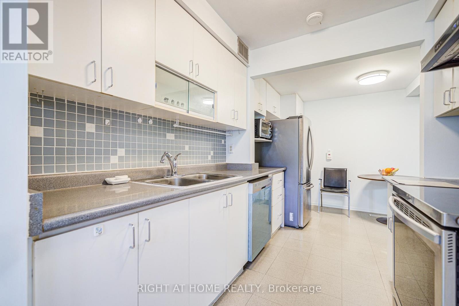 












44 - 55 BRIMWOOD BOULEVARD

,
Toronto (Agincourt North),




Ontario
M1V1E4

