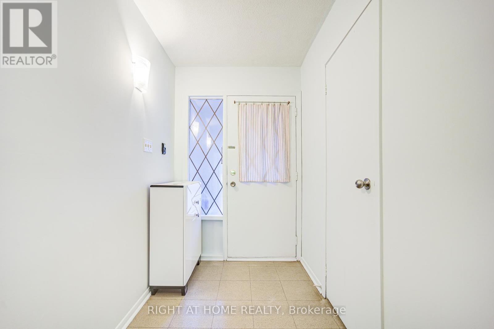 












44 - 55 BRIMWOOD BOULEVARD

,
Toronto (Agincourt North),




Ontario
M1V1E4

