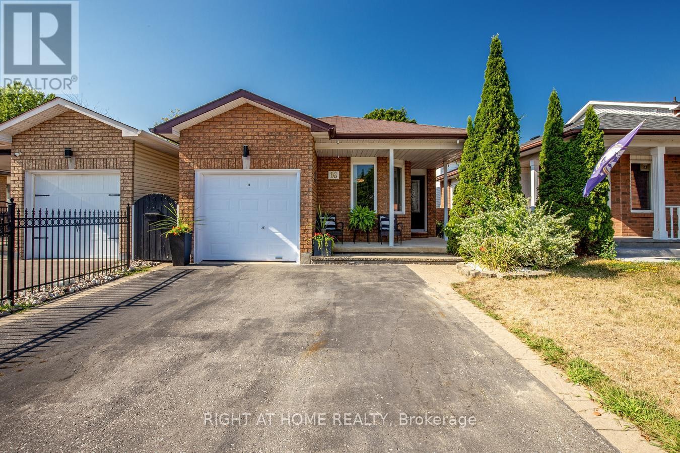 












16 JOHN WALTER CRESCENT

,
Clarington (Courtice),




Ontario
L1E2W6

