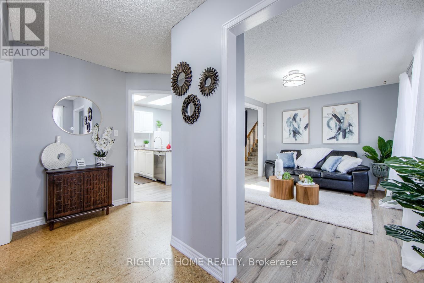 












16 JOHN WALTER CRESCENT

,
Clarington (Courtice),




Ontario
L1E2W6

