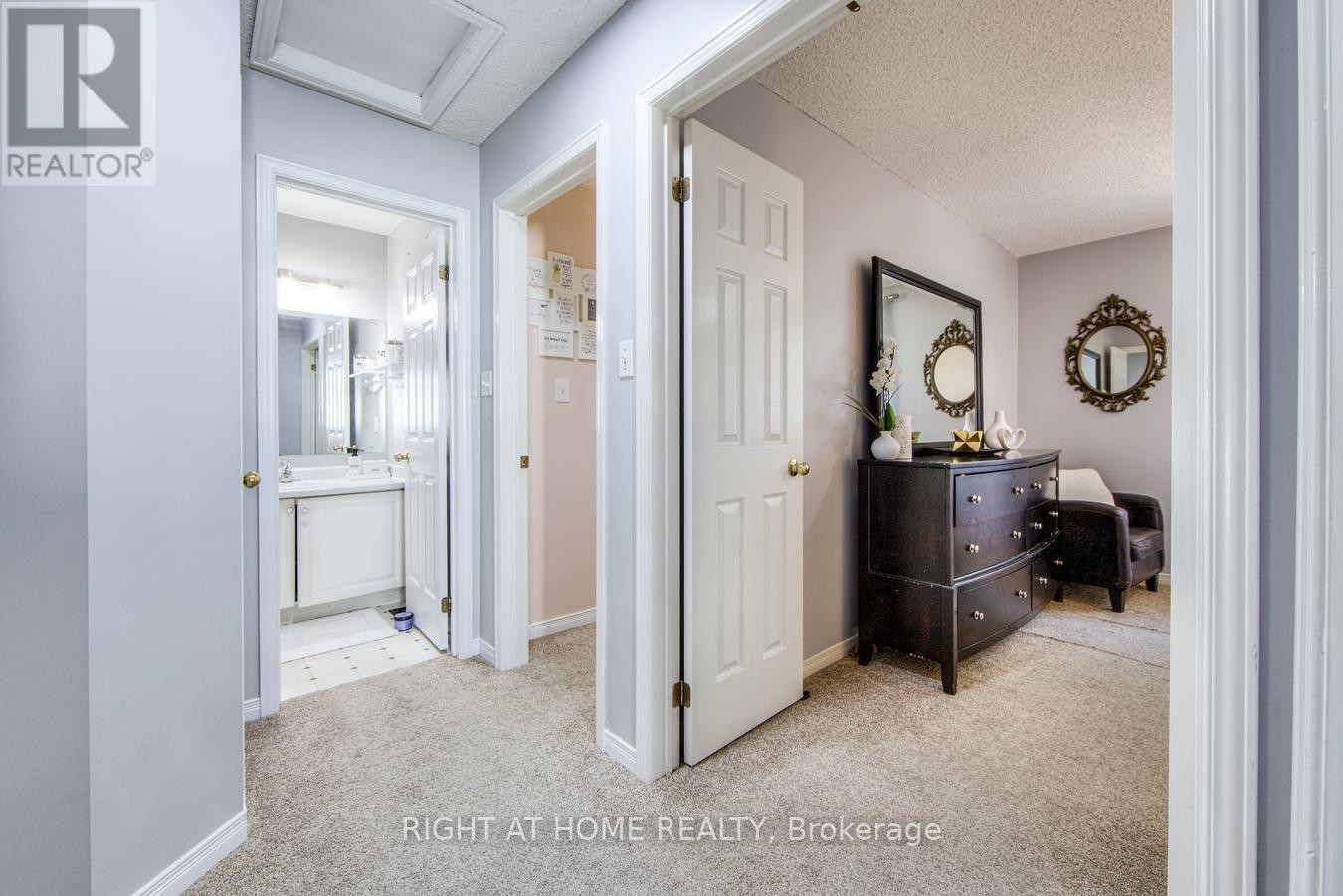 












16 JOHN WALTER CRESCENT

,
Clarington (Courtice),




Ontario
L1E2W6

