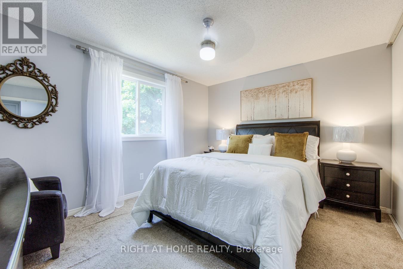 












16 JOHN WALTER CRESCENT

,
Clarington (Courtice),




Ontario
L1E2W6

