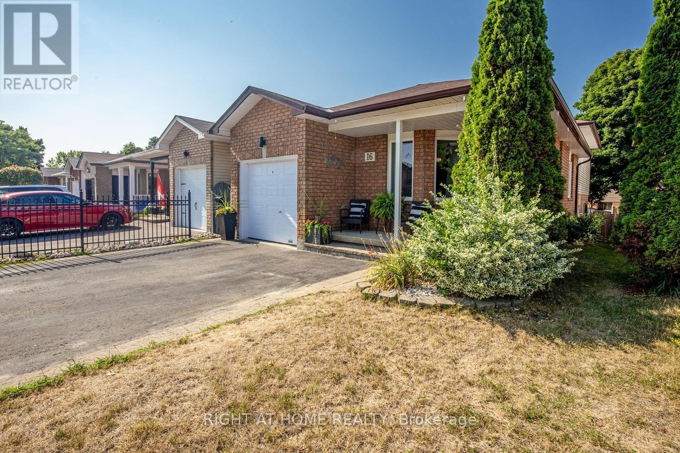 












16 JOHN WALTER CRESCENT

,
Clarington (Courtice),




Ontario
L1E2W6


